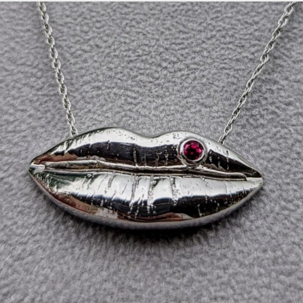 NEW VERSTOLO .925 Sterling Silver Lips Necklace W/ Genuine Ruby Inlay